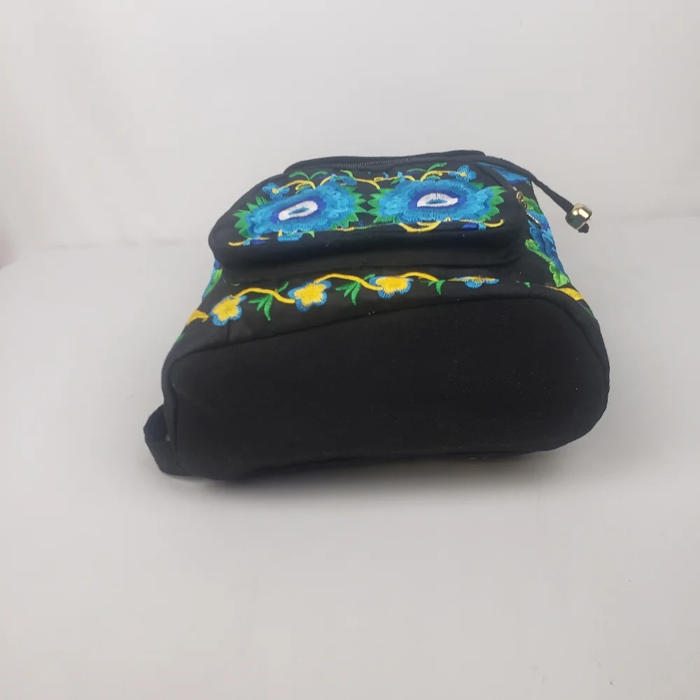 Embroidered floral‎ Mexican Backpack NEW/ mochila Mexicana bordada a mano nueva